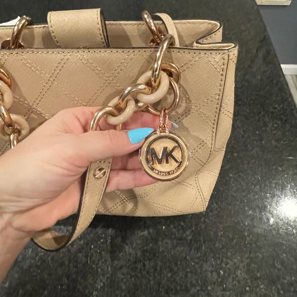 MK Cynthia satchel. Small. - Picture 9 of 11